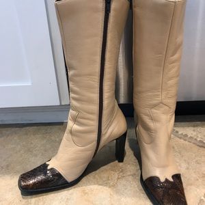 GUESS 2-toned leather boots sz 6.5